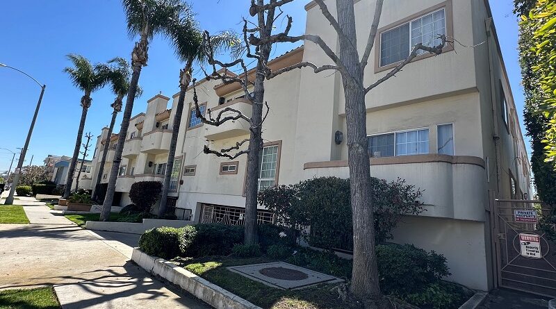 Wonderful Townhouse w/Rooftop Patio – SOLD
